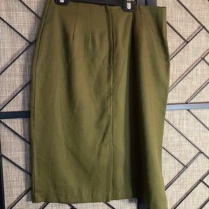 GENLTY USE: CRISTINA GREEN SKIRT SIZE 9